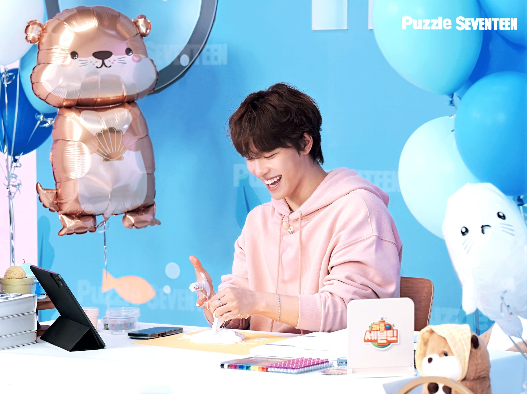 A moment captured by Dino (SEVENTEEN)'s fan