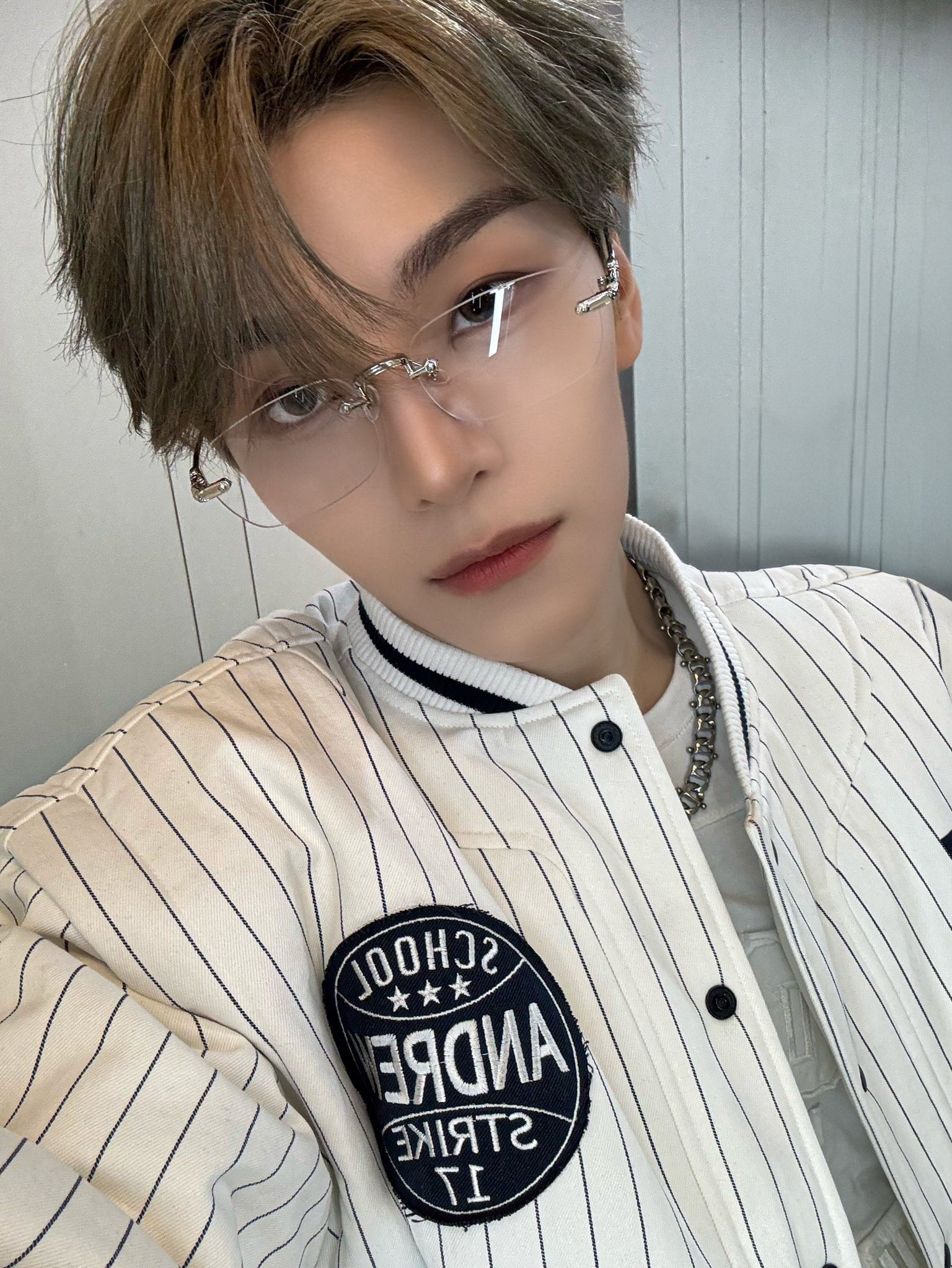 Trending idol content in the community