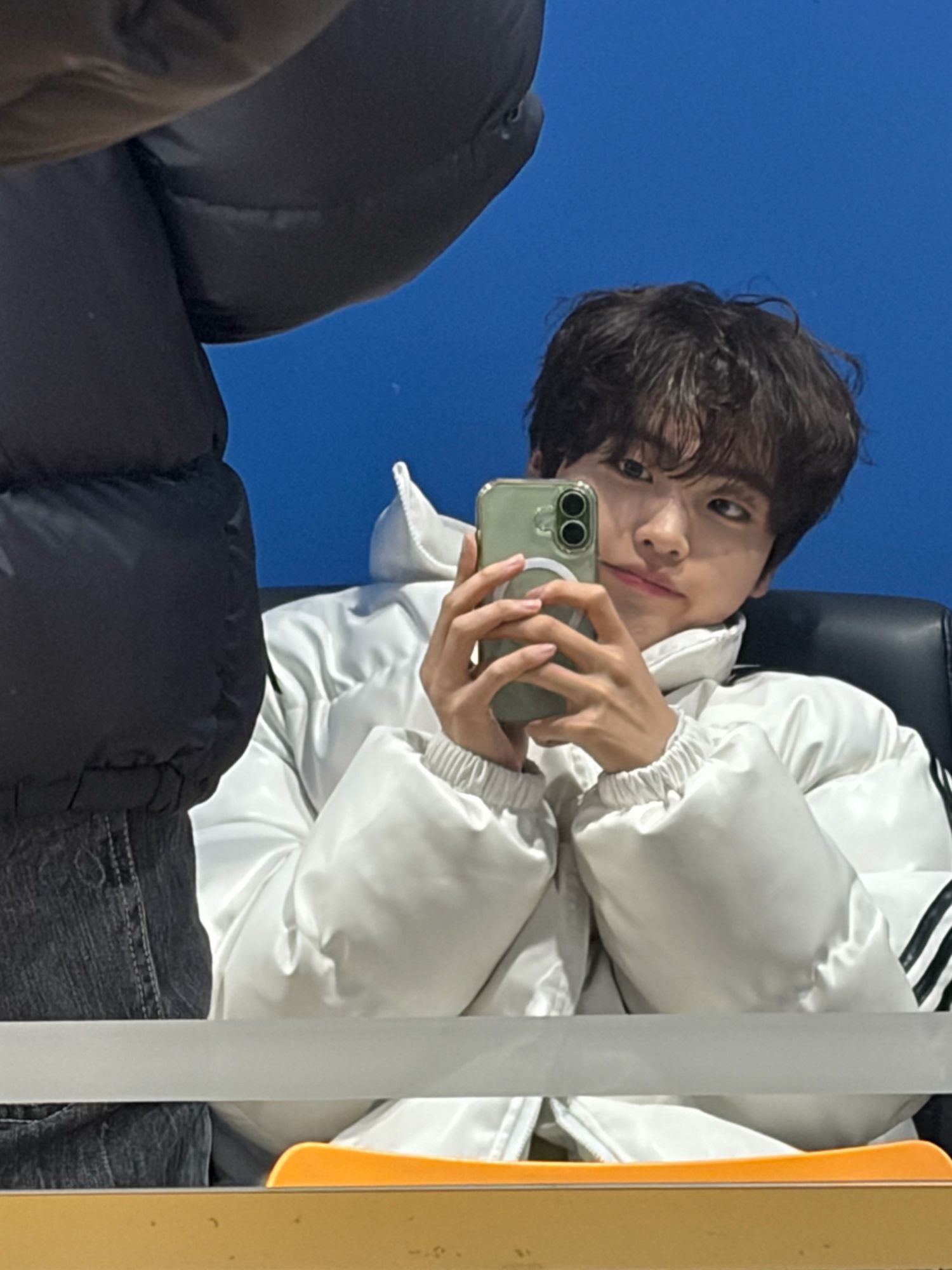 Latest photo of Hyeongjun (CRAVITY)