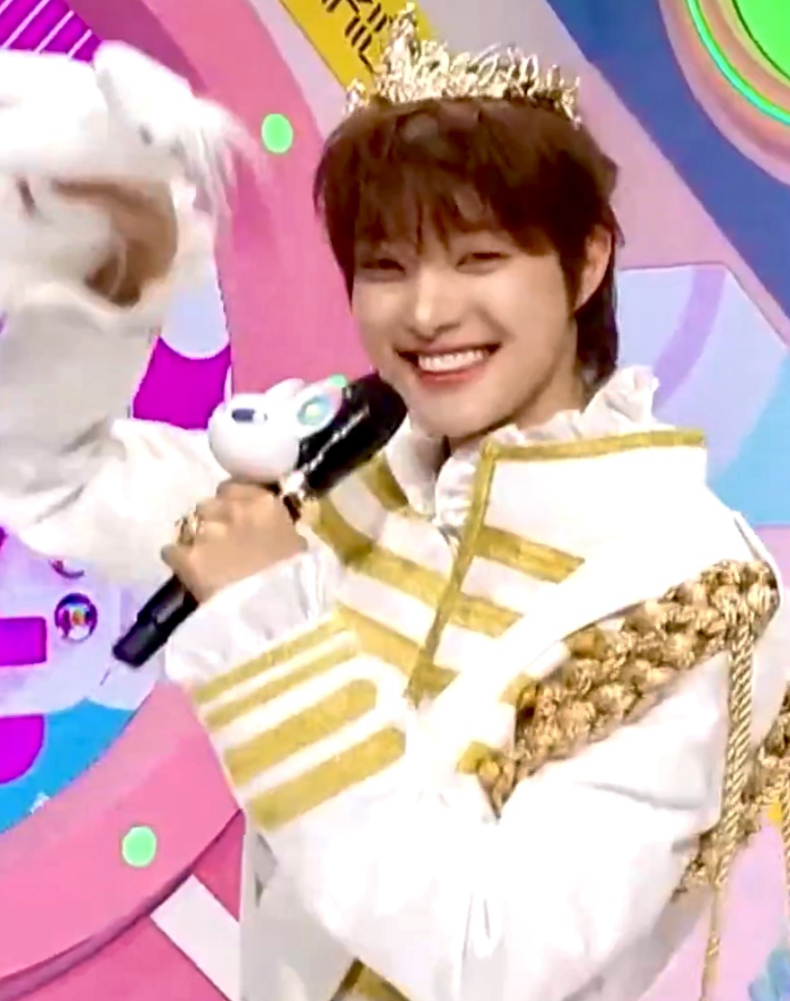 Behind-the-scenes cut of EJ (&TEAM)