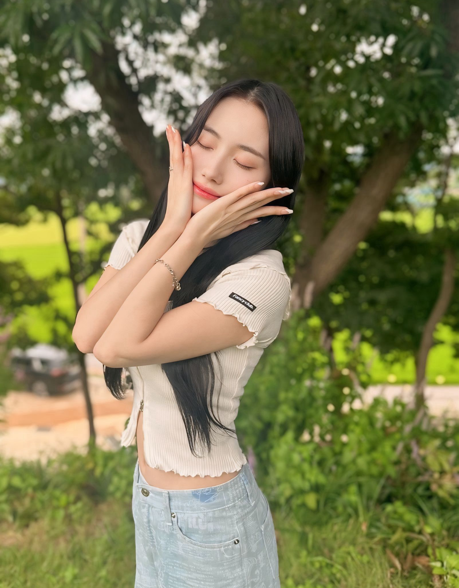 Recent activity shot of Seo Youngeun (Kep1er)