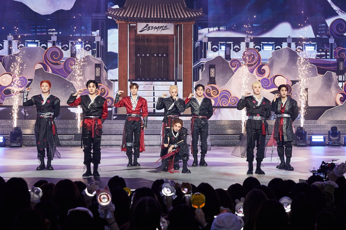 Behind-the-scenes cut of Stray Kids