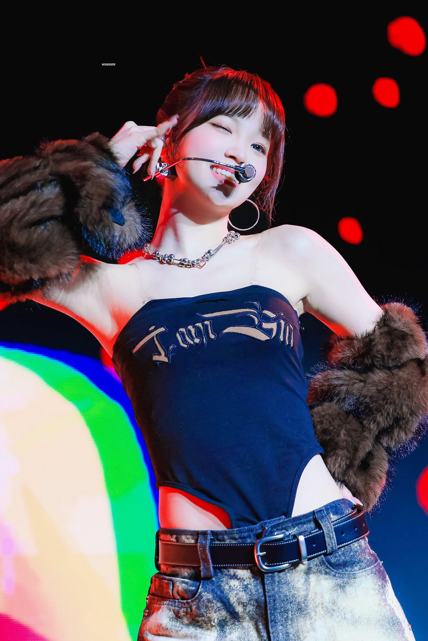 A moment captured by Kim Chaewon (LE SSERAFIM)'s fan