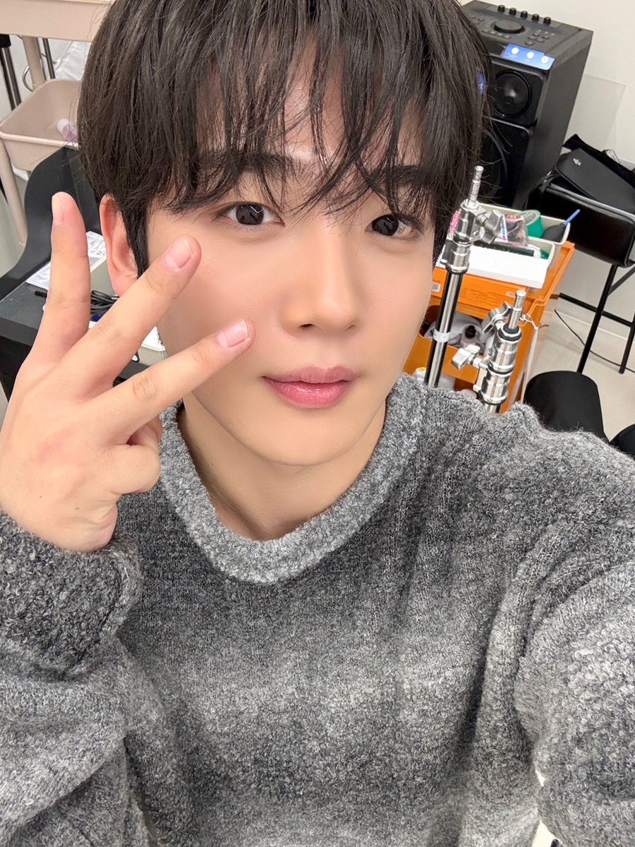 Behind-the-scenes cut of Kim Yohan (WEi)