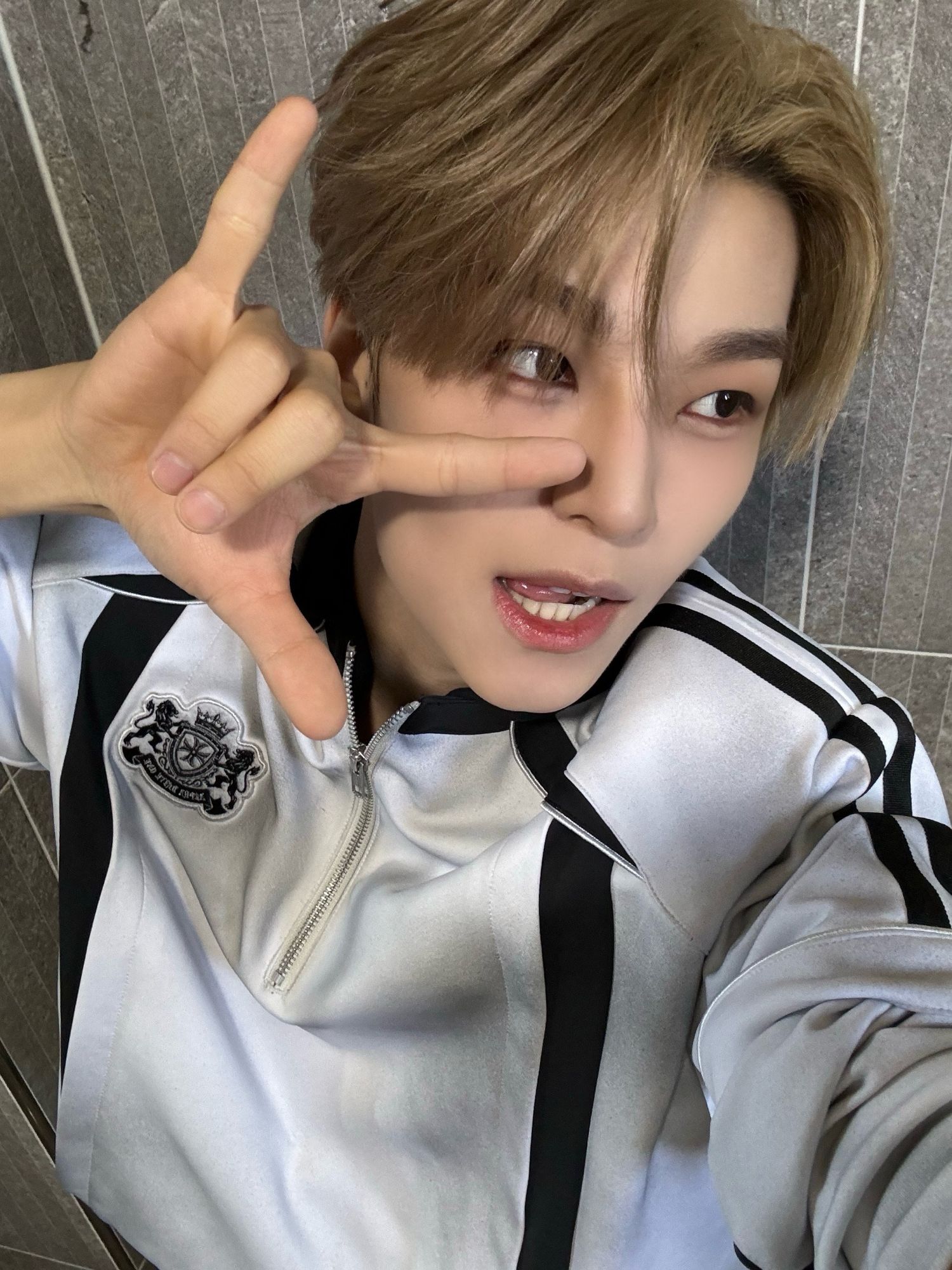 Behind-the-scenes cut of He Xinlong (ALPHA DRIVE ONE)