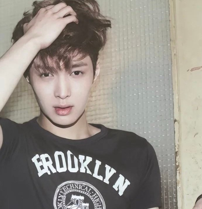A moment captured by Lay (EXO)'s fan