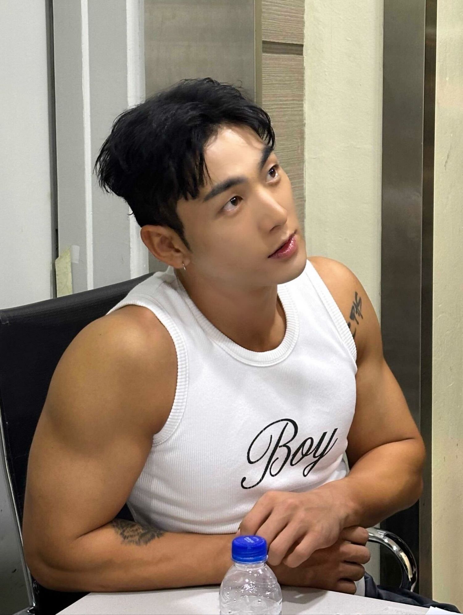 백호의 비하인드 컷