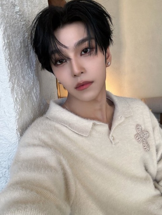 A moment captured by He Xinlong (ALPHA DRIVE ONE)'s fan