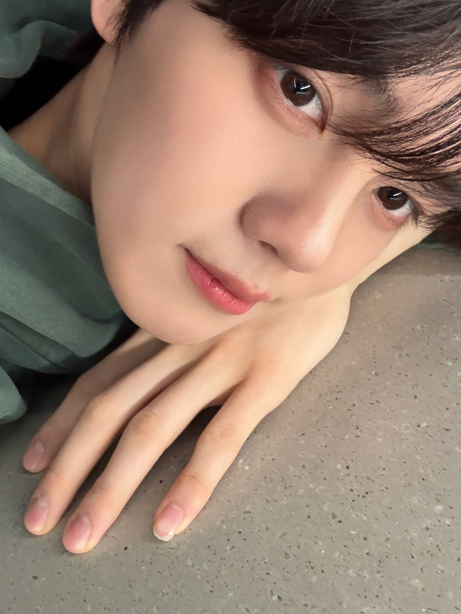 Latest photo of Kim Gyuvin (ZEROBASEONE)