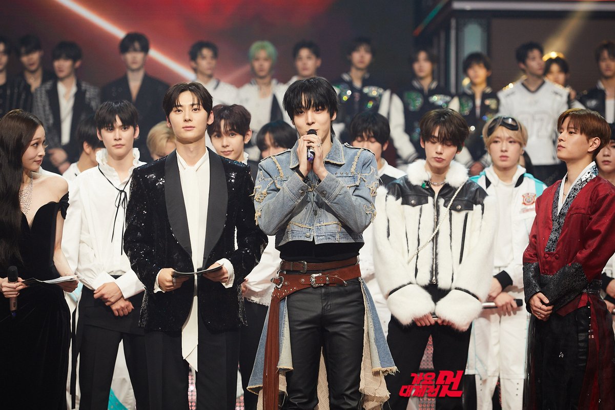 TREASURE的最新活动照片