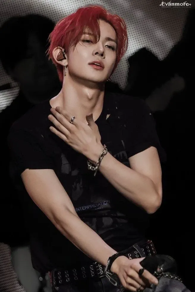 Behind-the-scenes cut of Heeseung