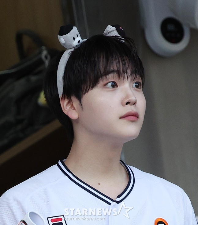 Latest photo of Hyeongjun (CRAVITY)