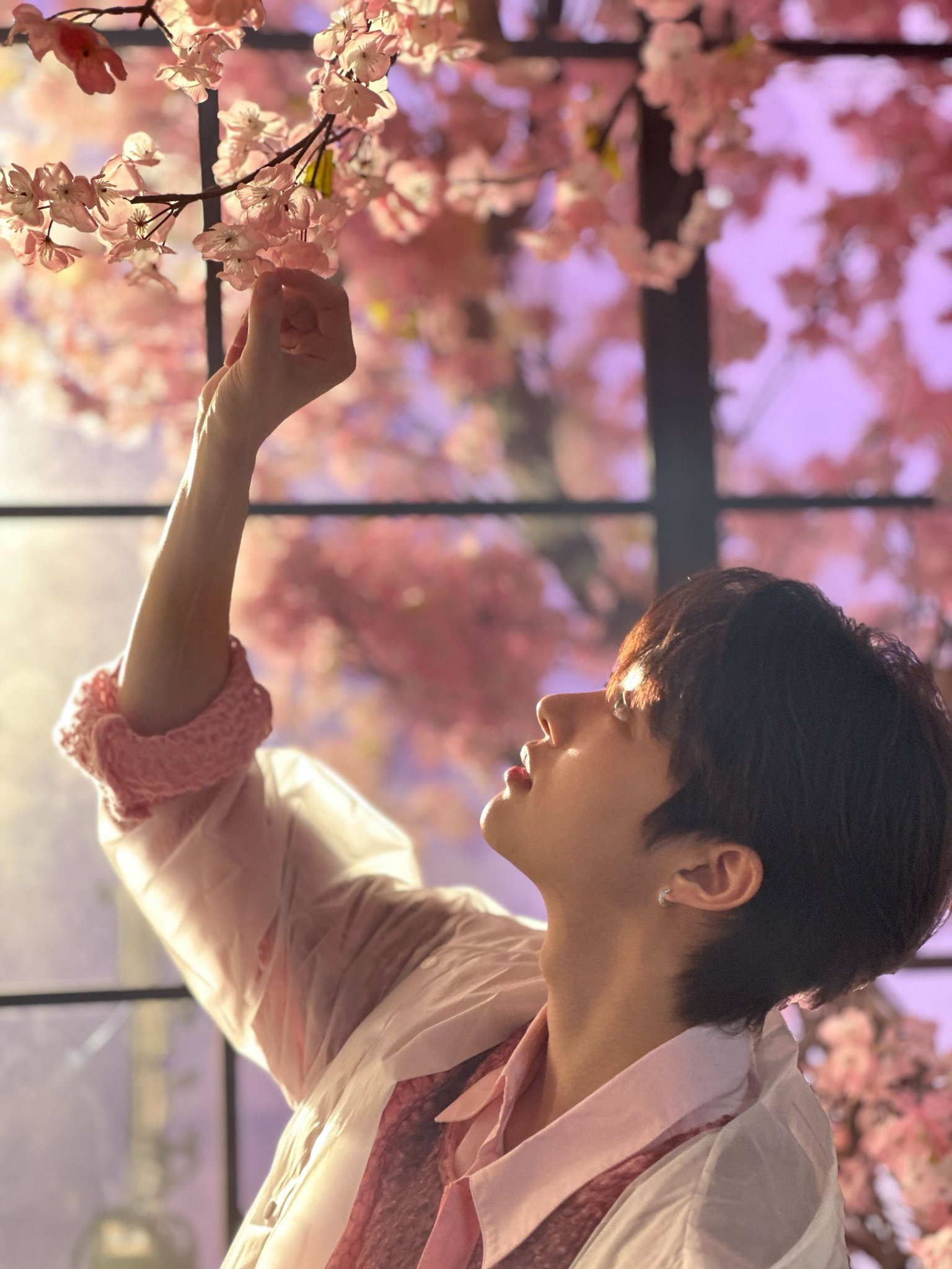 Latest photo of EJ (&TEAM)