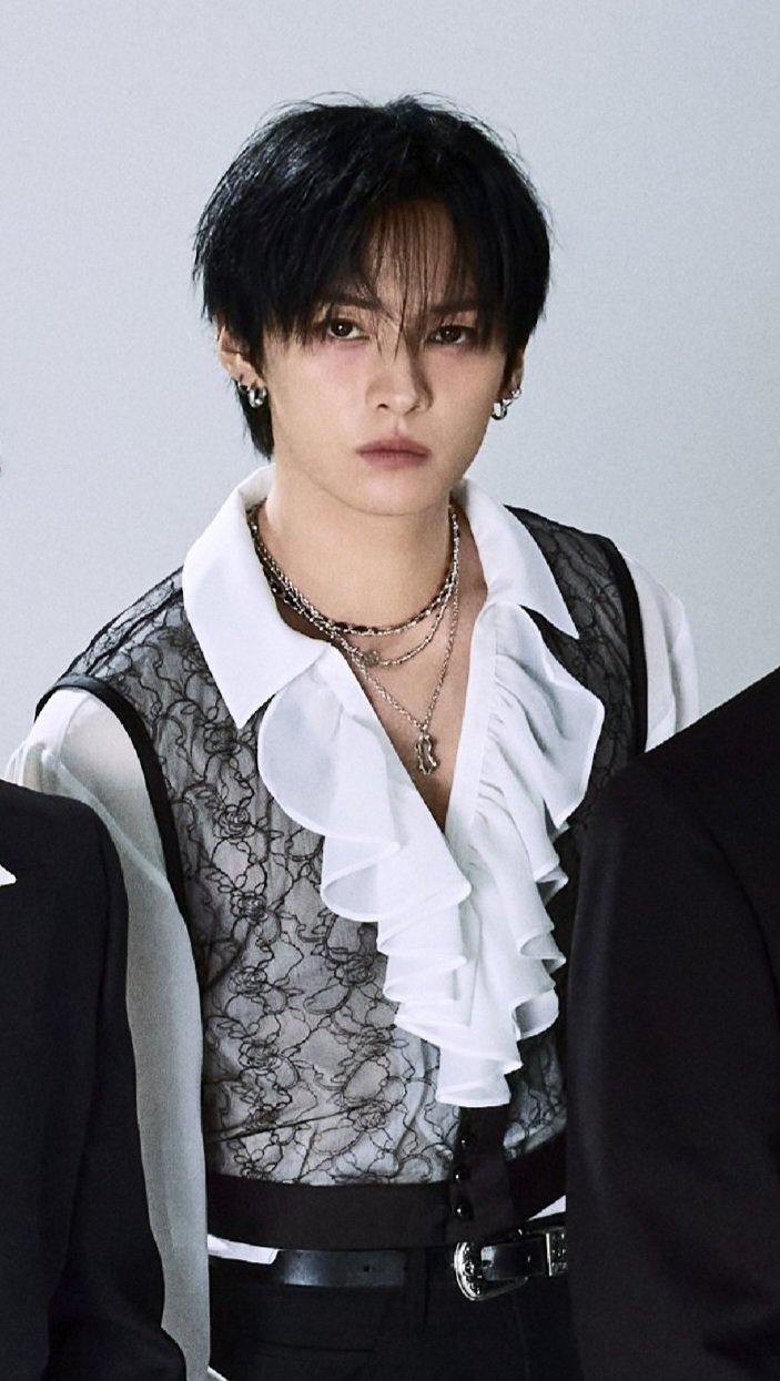 A heartfelt wallpaper shared by Lee Know (Stray Kids)'s fans