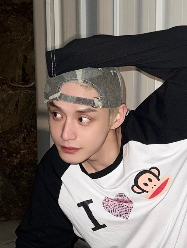 Behind-the-scenes cut of Kim Jiwoong (ZEROBASEONE)