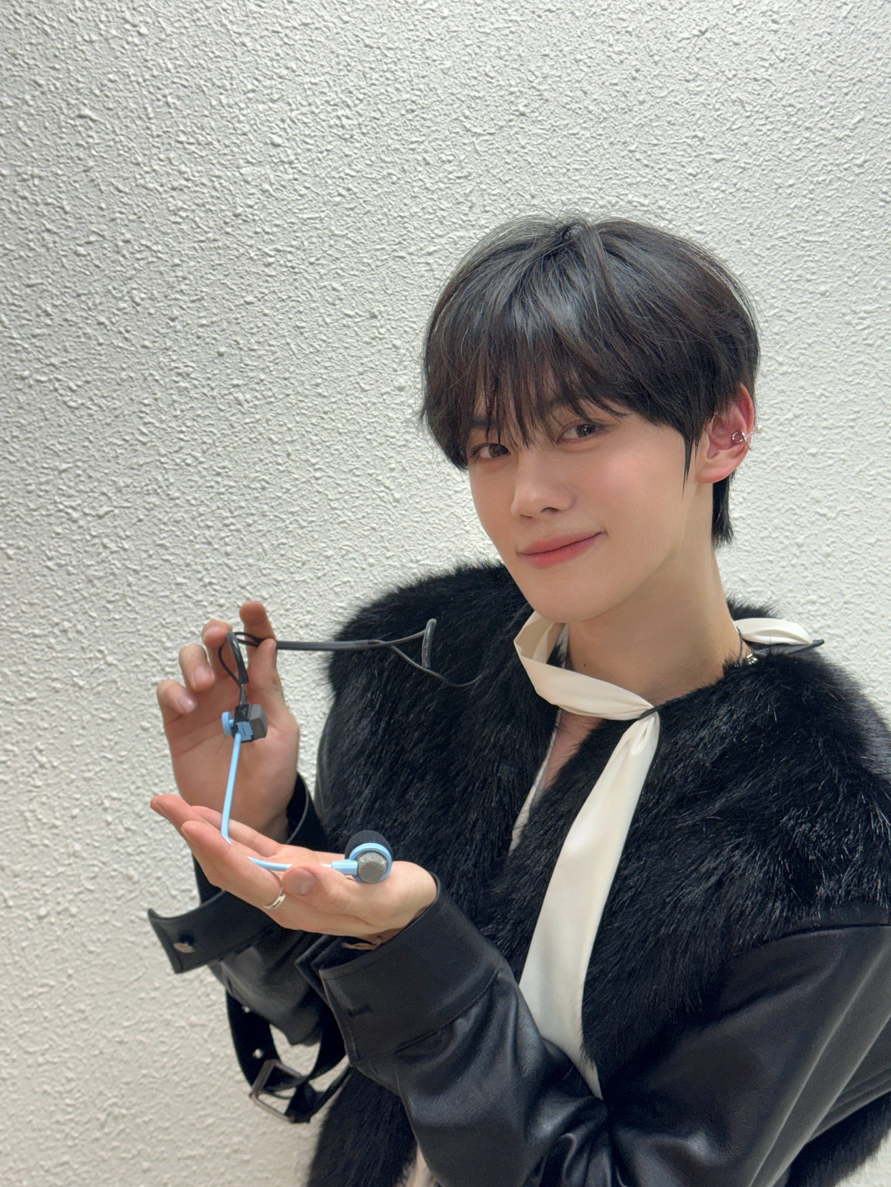 A moment captured by Kim Gyuvin (AND2BLE)'s fan