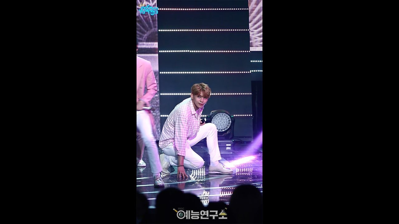 A moment captured by Kuhn (UP10TION)'s fan