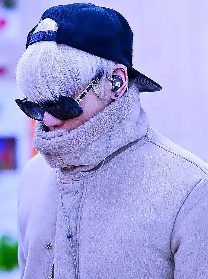 Behind-the-scenes cut of Jonghyun (SHINee)