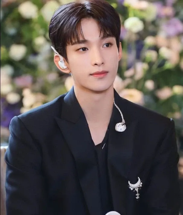 Latest photo of DK (SEVENTEEN)