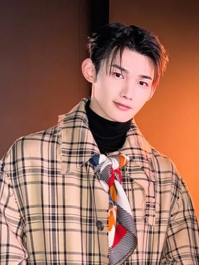 Latest photo of Jo (&TEAM)