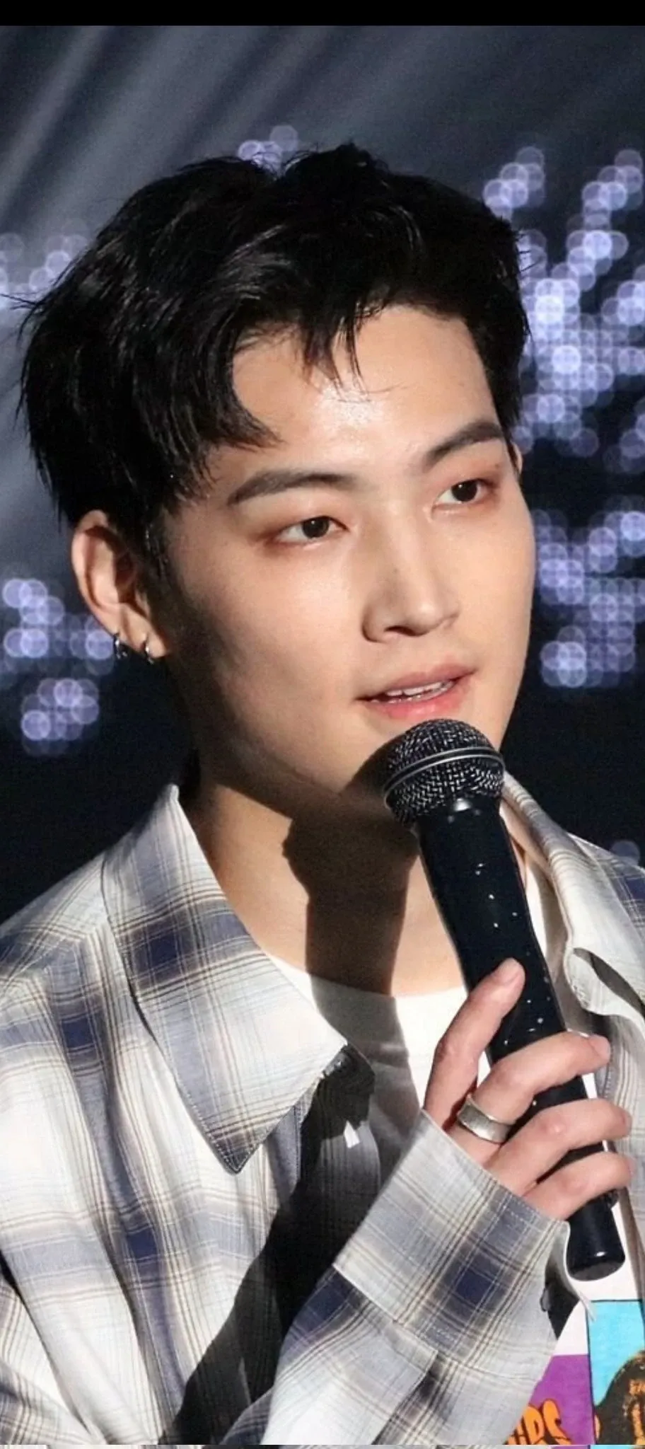 Recent activity shot of JAY B (GOT7)