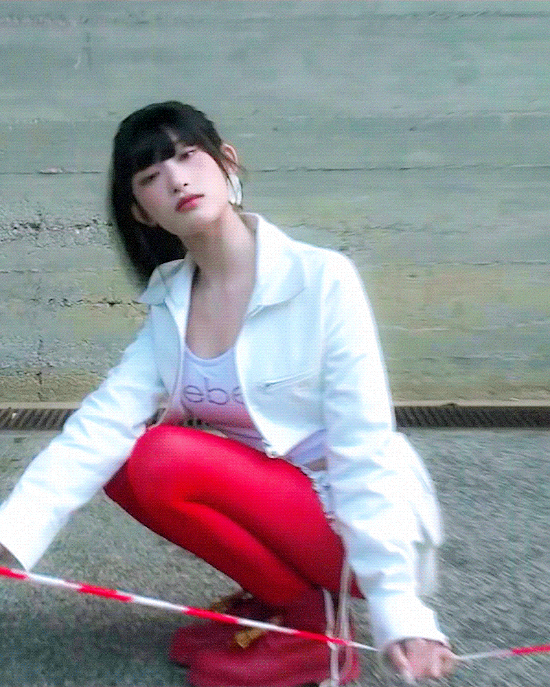 Behind-the-scenes cut of Leeseo (IVE)