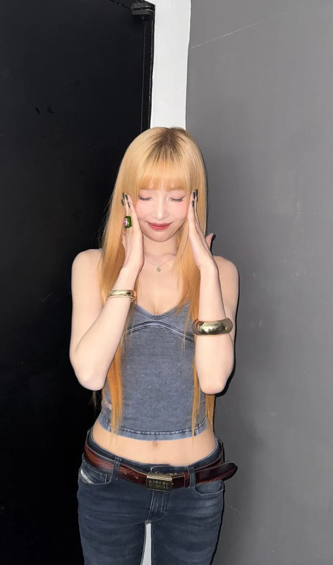 Fan-made special wallpaper for Joy (Red Velvet)