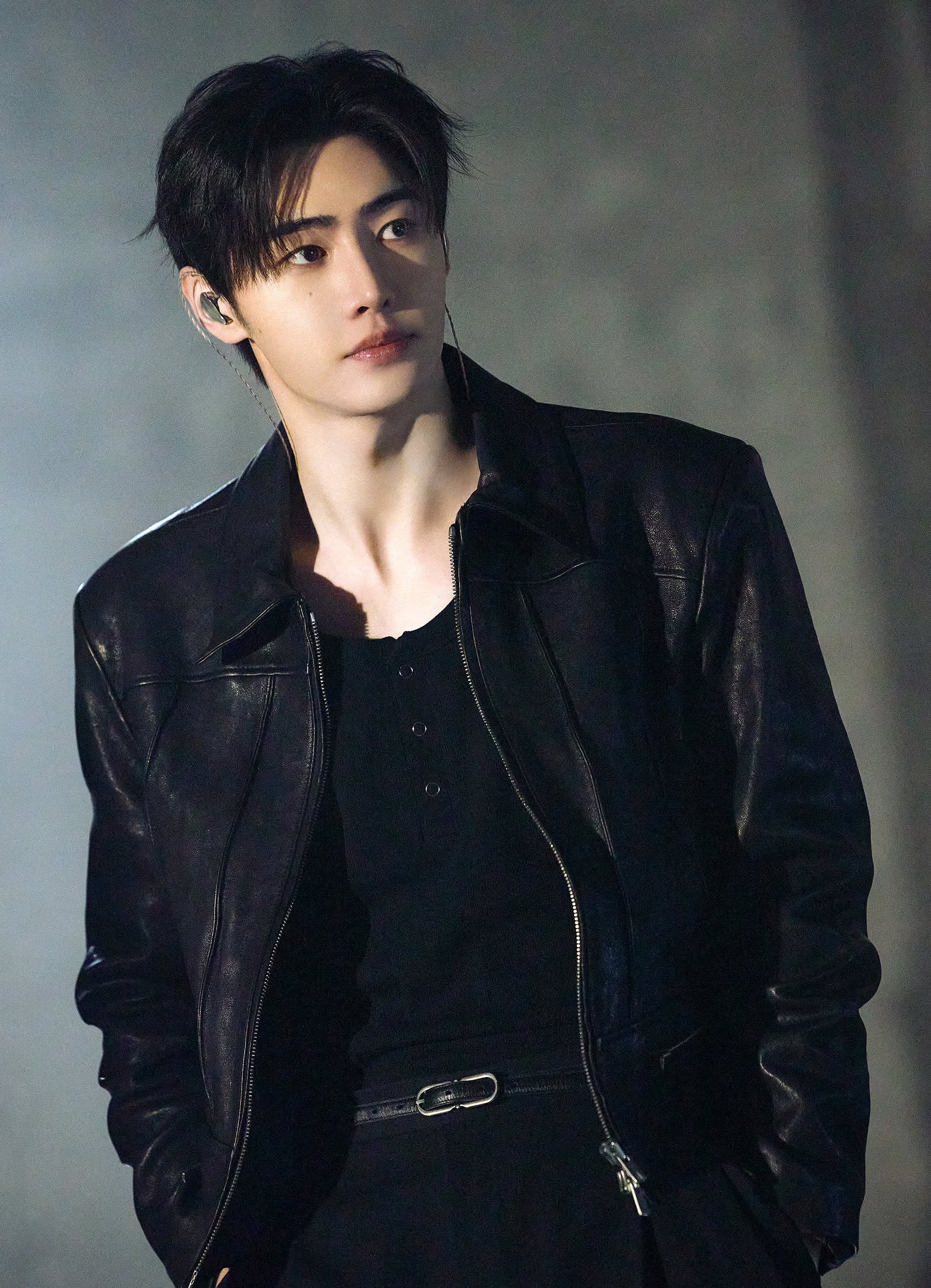 Foto aktivitas terbaru Sunghoon (ENHYPEN)