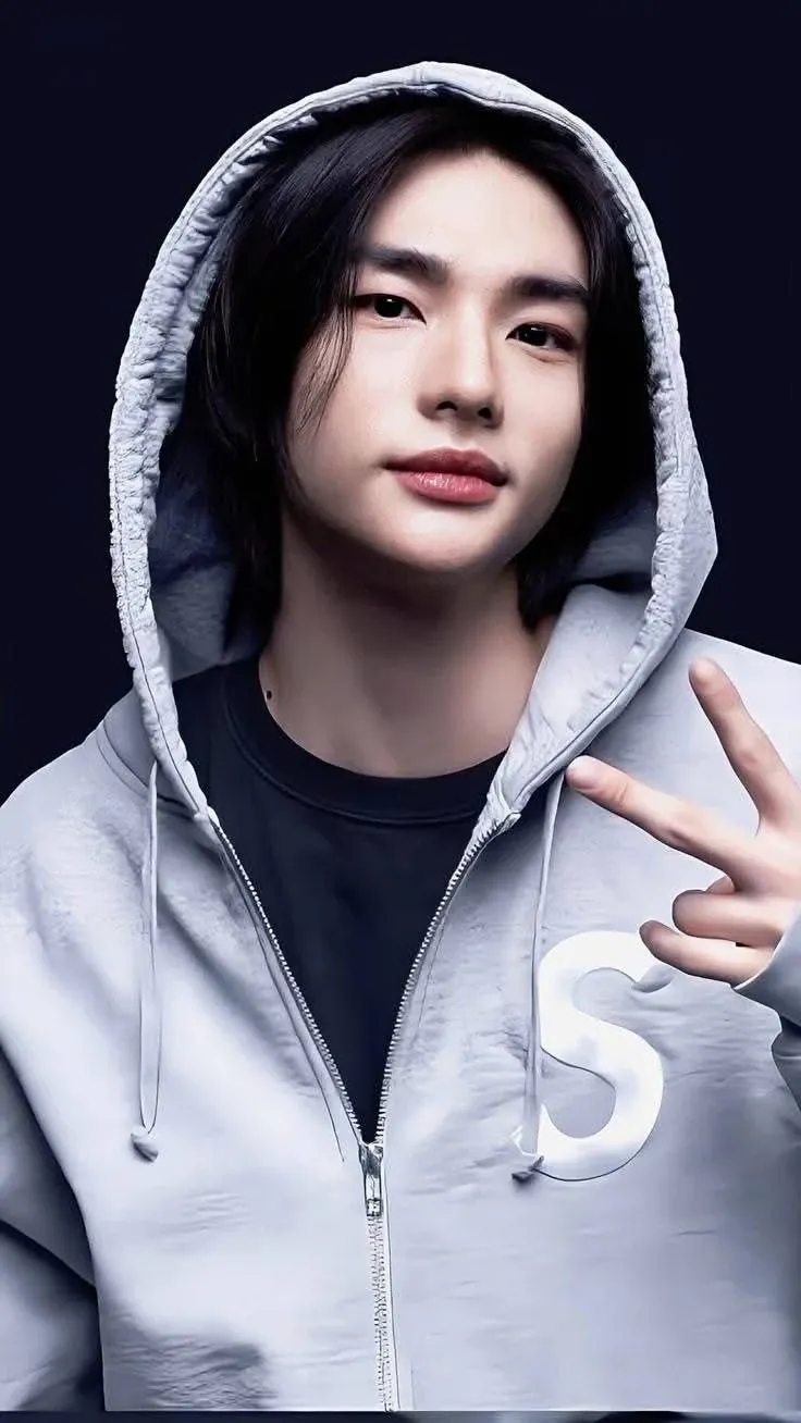 Fan-made special wallpaper for Hyunjin (Stray Kids)