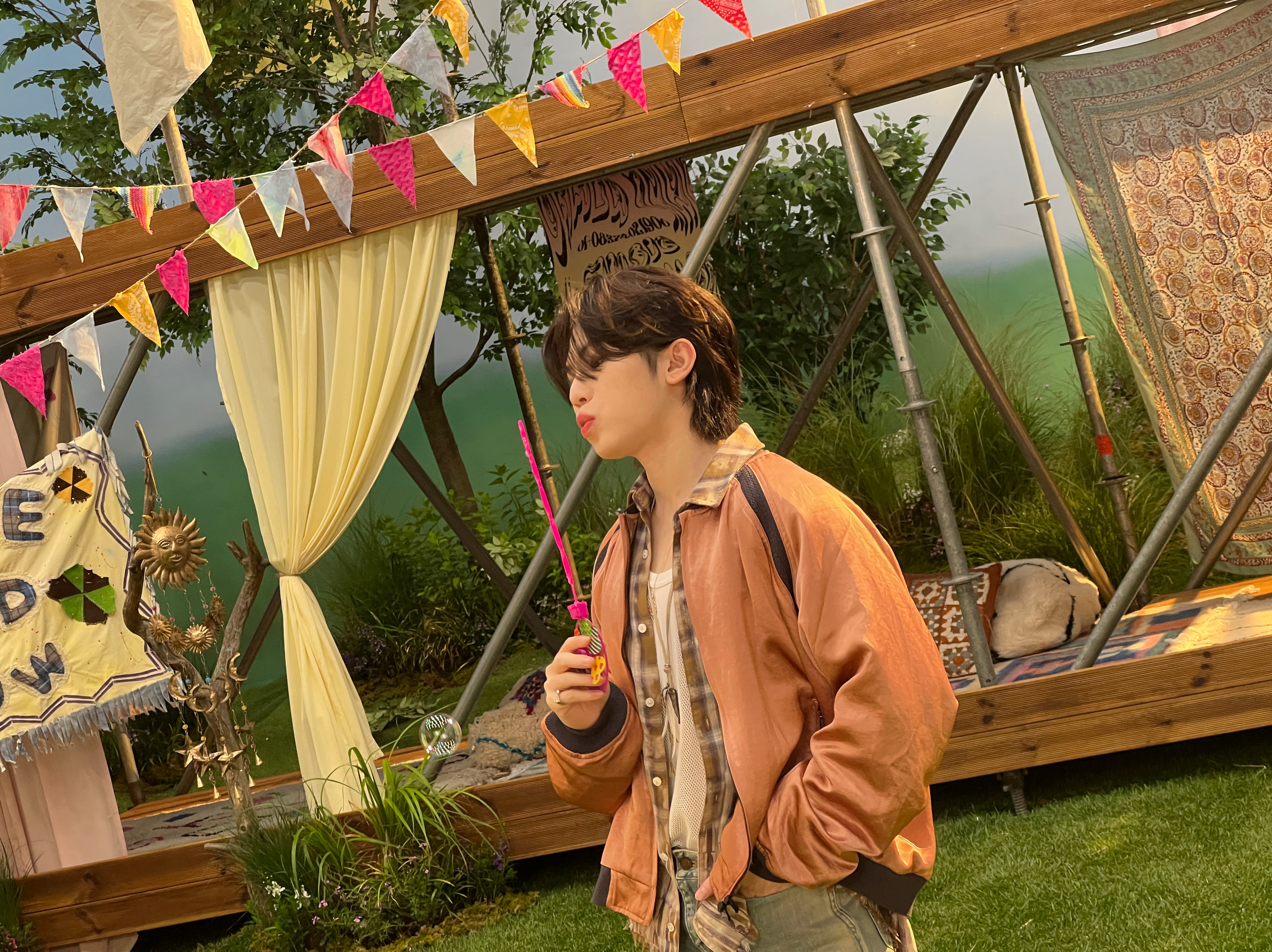 A moment captured by Woozi (SEVENTEEN)'s fan