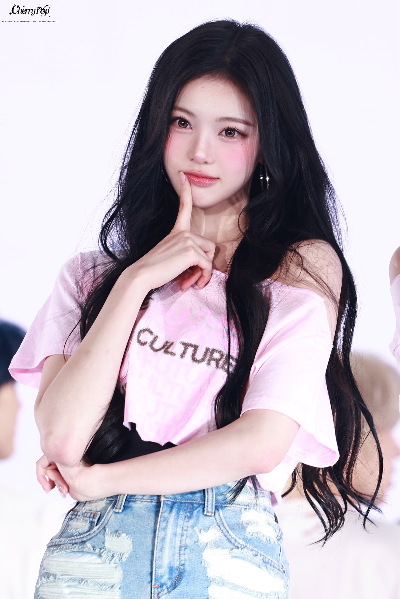 Behind-the-scenes cut of Ian (Hearts2Hearts)