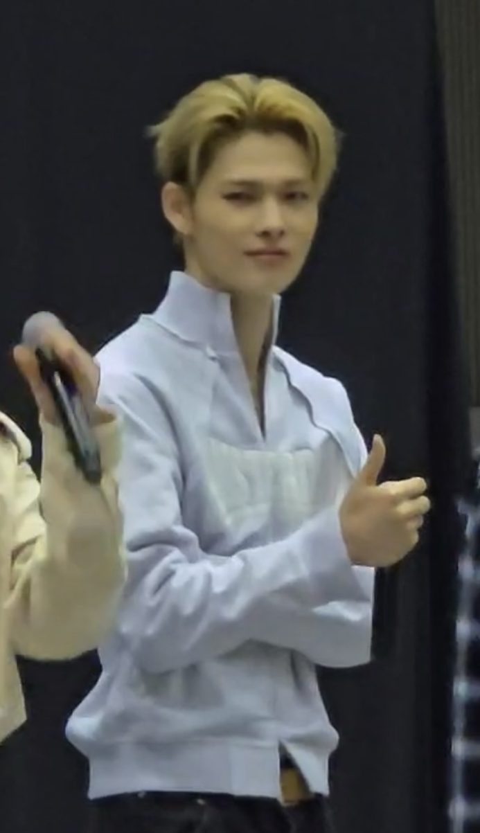 Momen yang diabadikan oleh penggemar NI-KI (ENHYPEN)