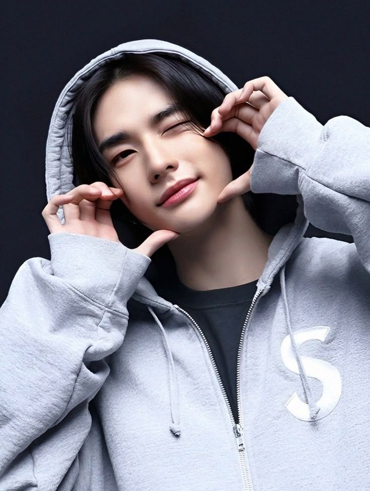 Latest photo of Hyunjin (Stray Kids)