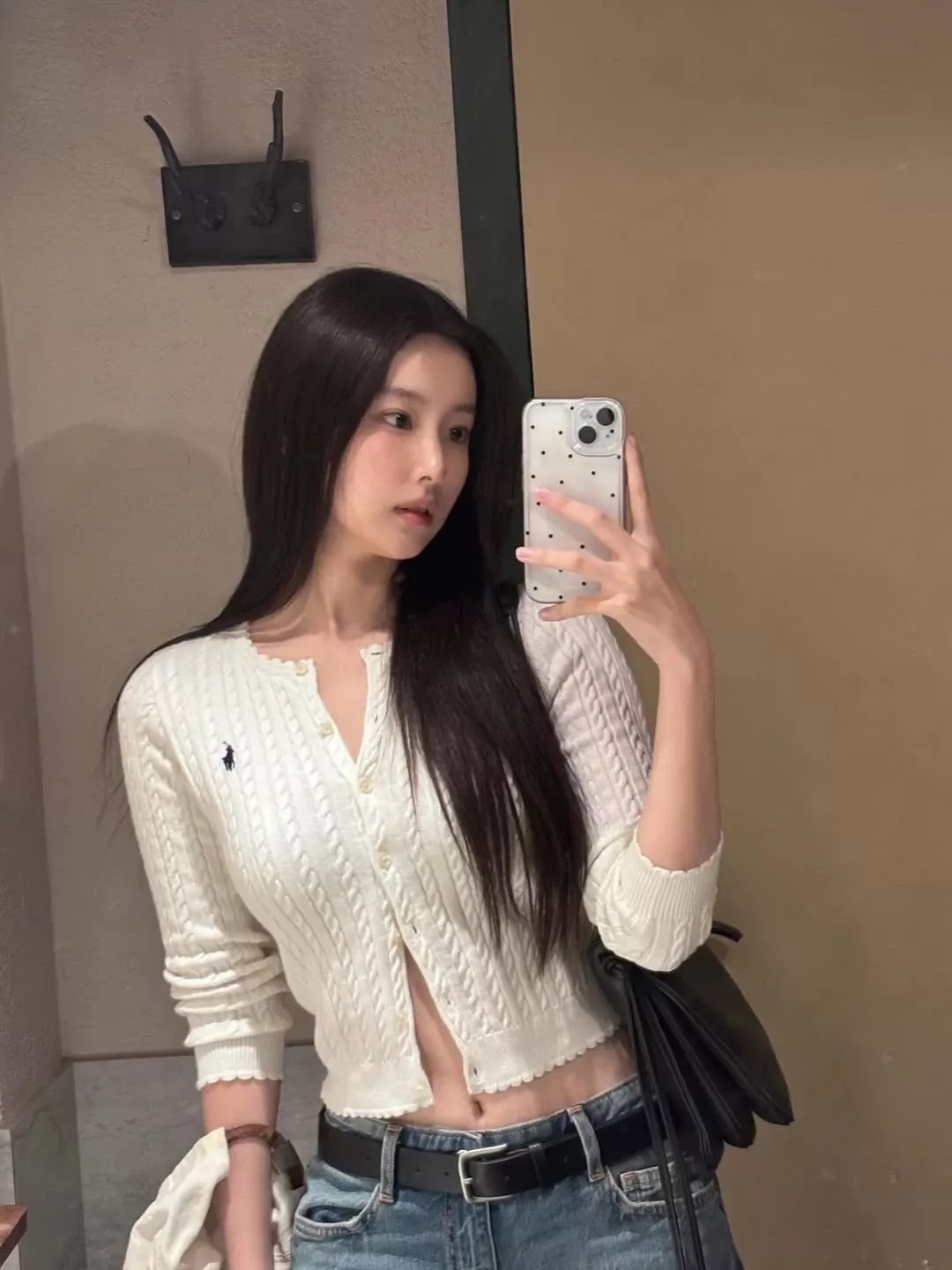 Behind-the-scenes cut of Kang Hyewon
