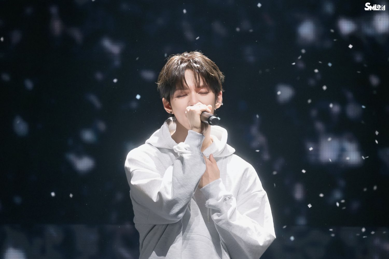 ジェイエル (AHOF)の舞台裏ショット