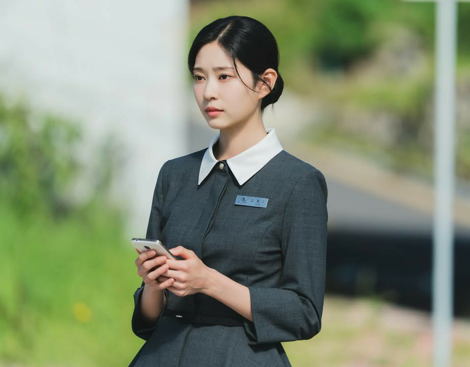 Behind-the-scenes cut of Kim Minju