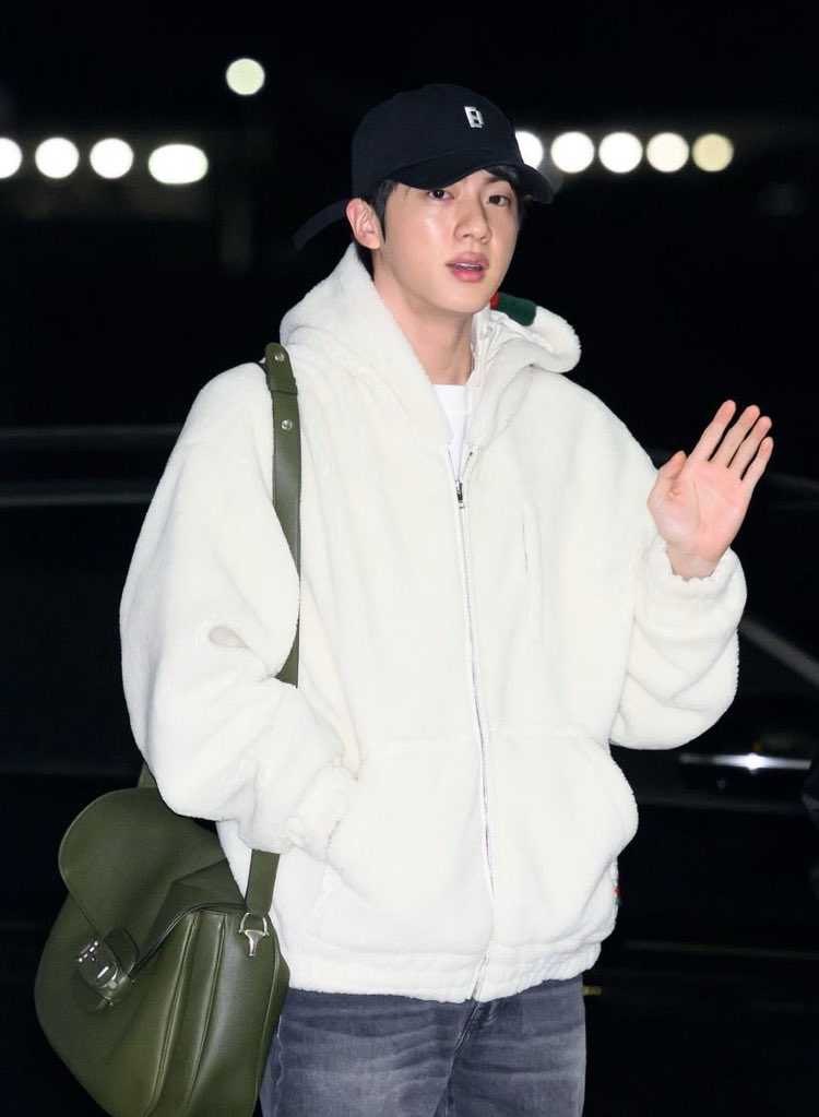 Foto aktivitas terbaru Jin (BTS)