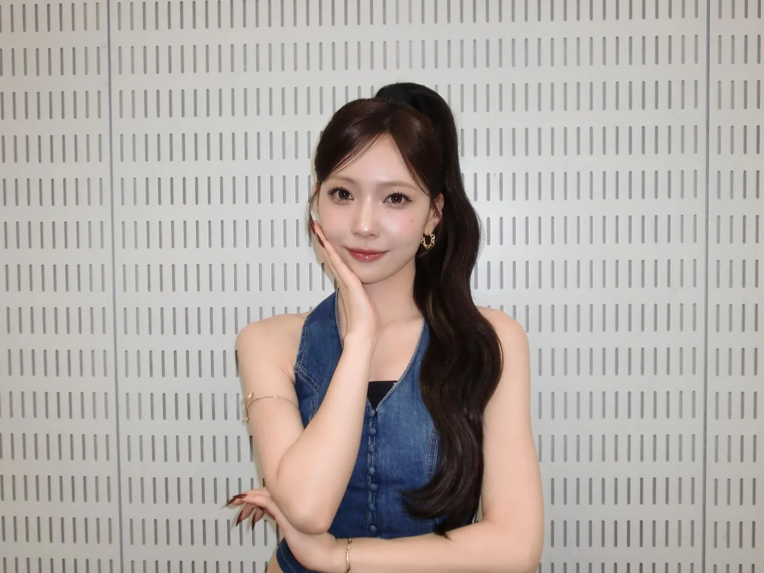Latest photo of Mayuka (NiziU)
