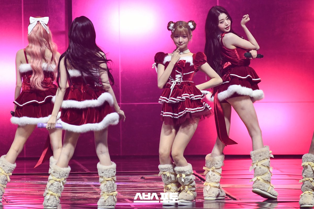 Behind-the-scenes cut of IVE