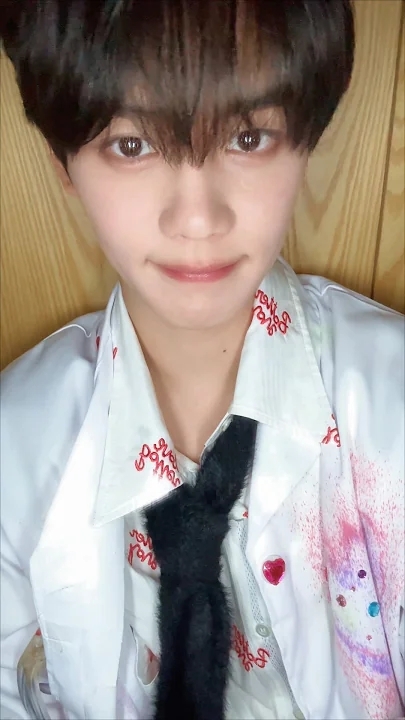 Today's most popular wallpaper in the Kim Gyuvin (ZEROBASEONE) community