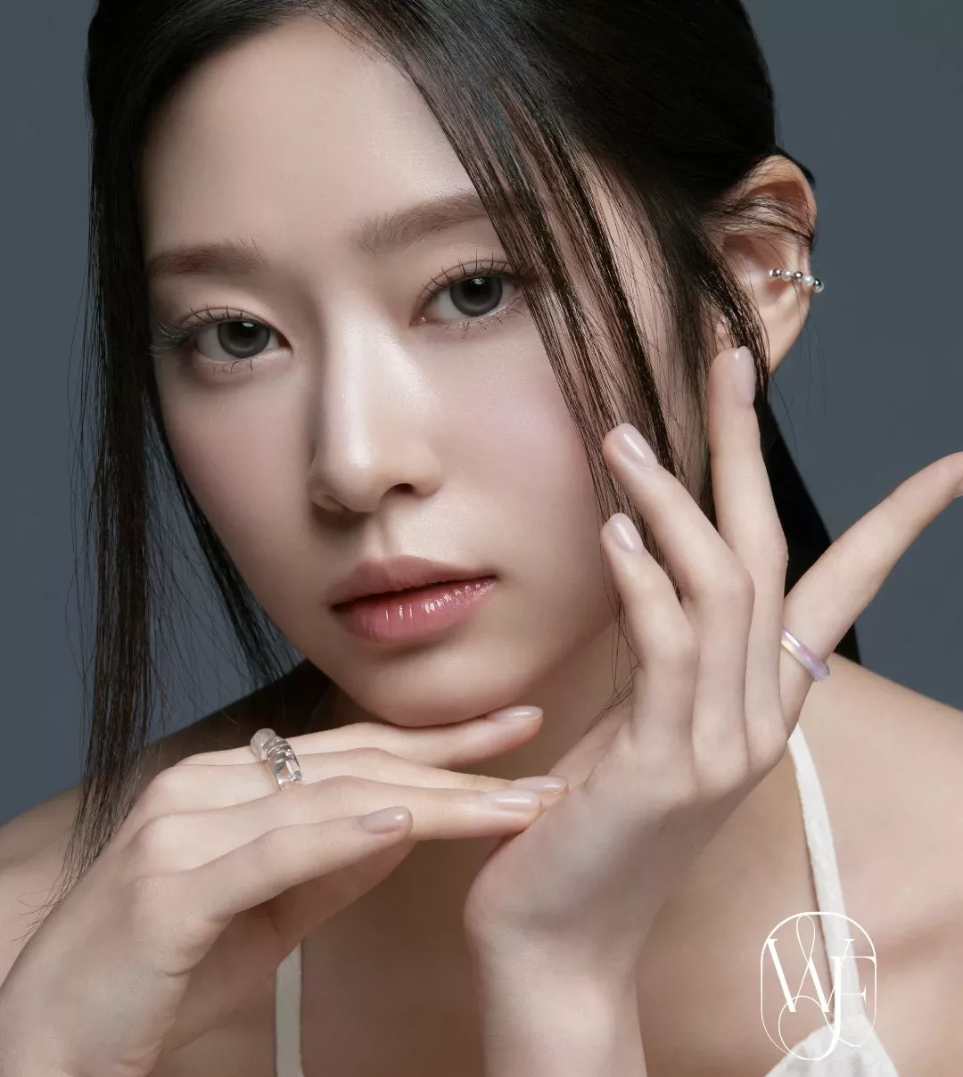 Behind-the-scenes cut of Kim Minju