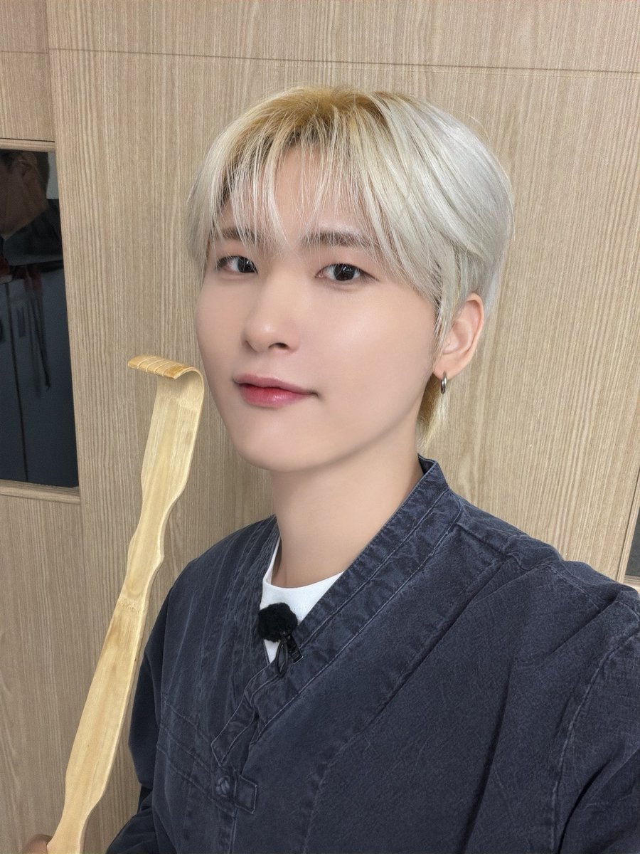 Behind-the-scenes cut of CRAVITY