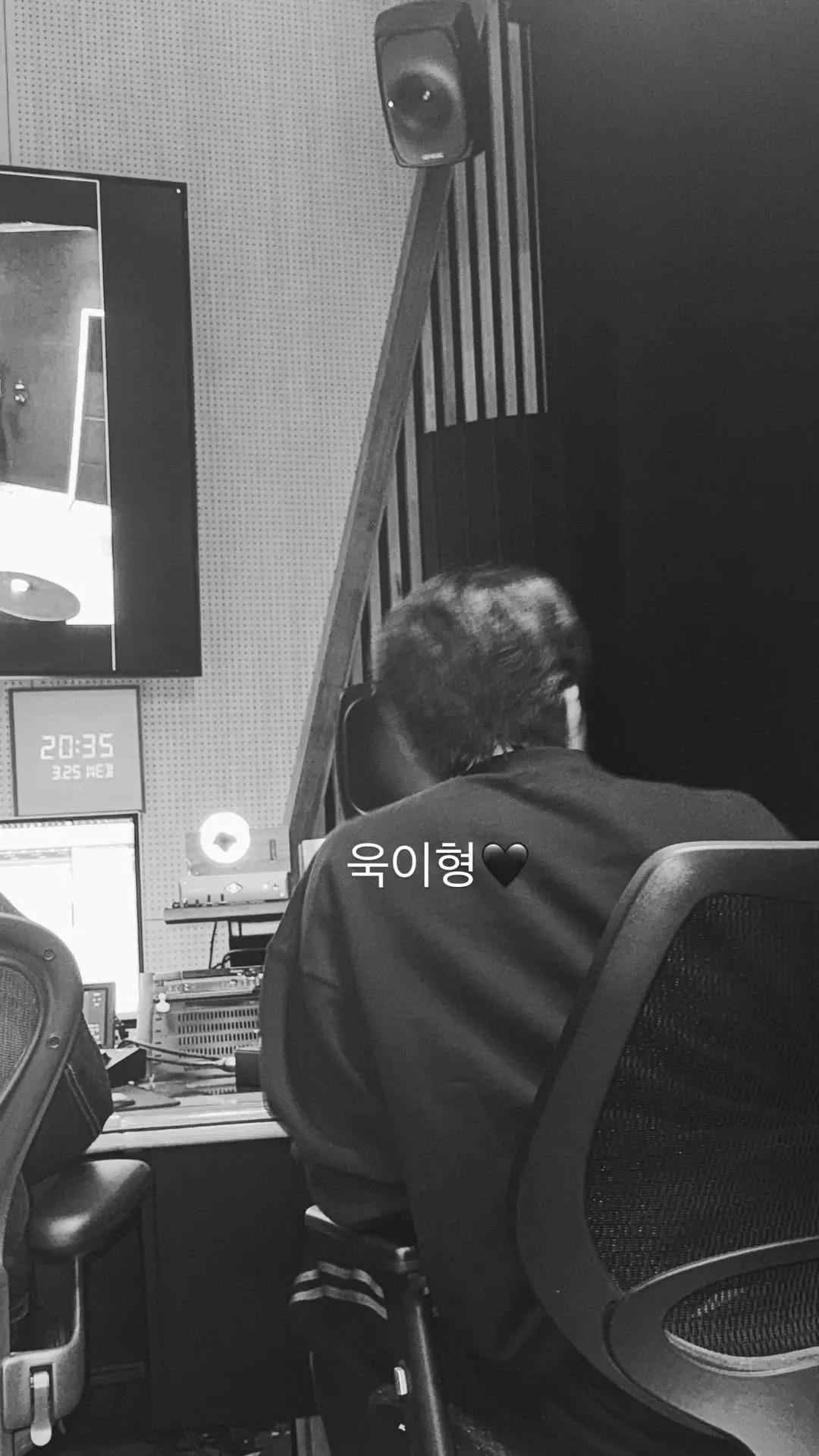 Today's most popular wallpaper in the Kim Jiwoong (ZEROBASEONE) community