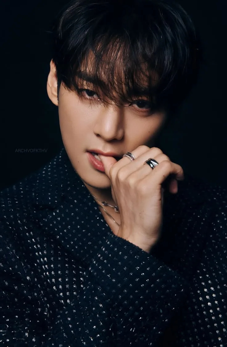 Behind-the-scenes cut of V (BTS)