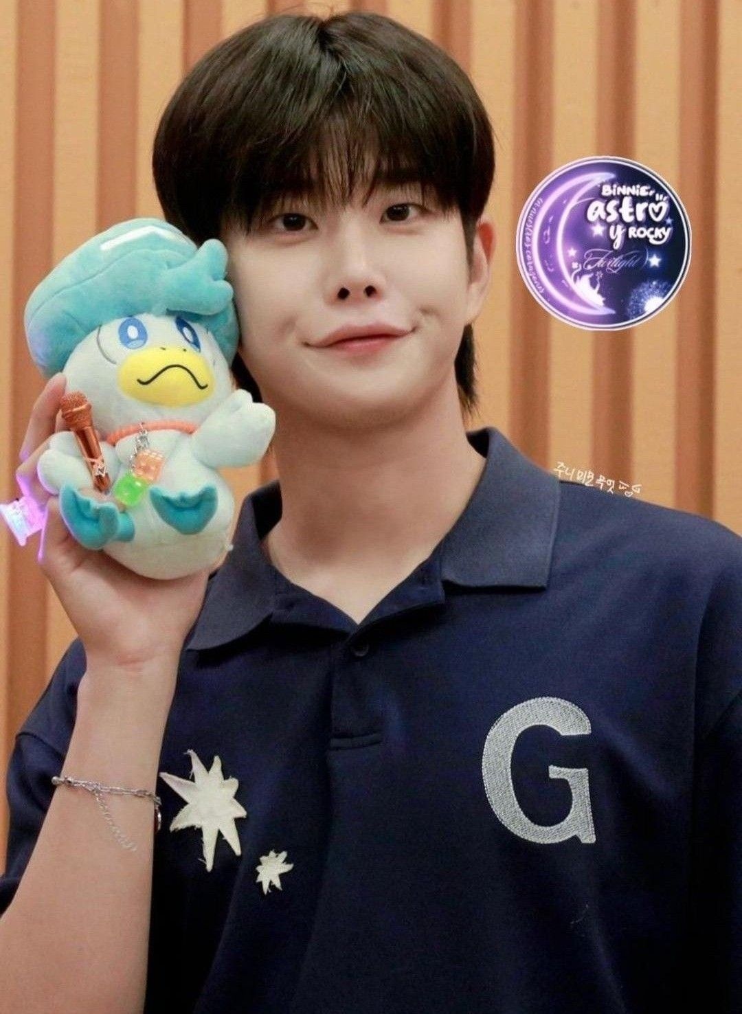 A moment captured by MJ (ASTRO)'s fan