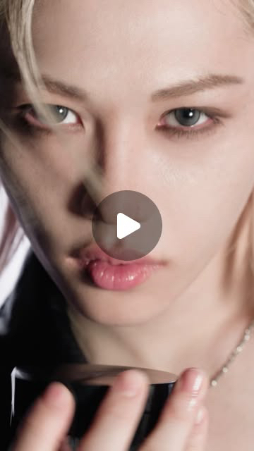 Latest photo of Felix (Stray Kids)