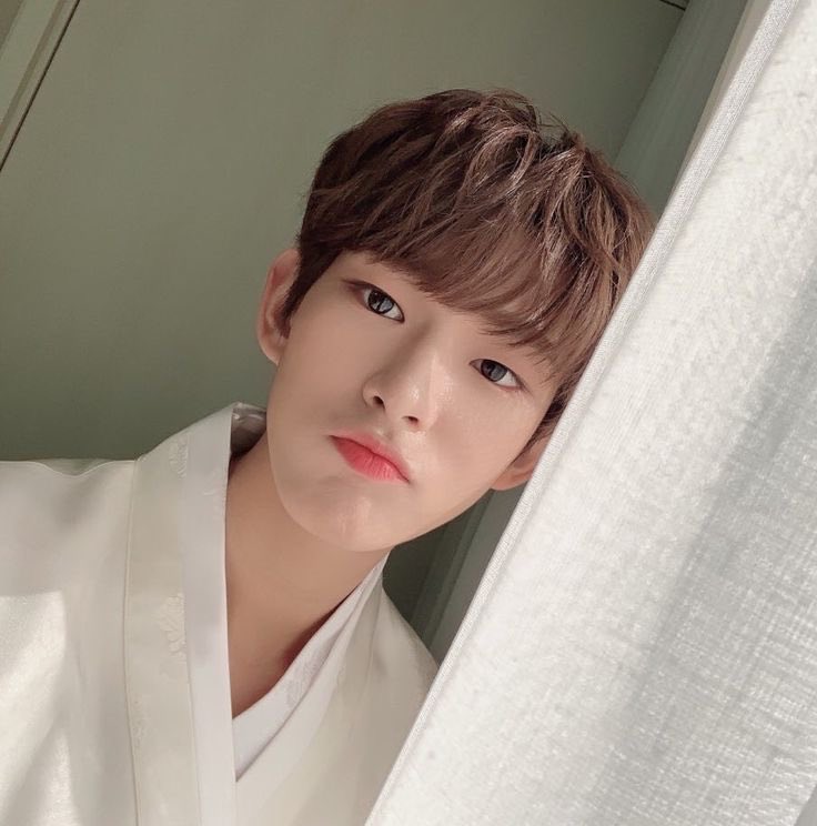 Behind-the-scenes cut of Steven (AHOF)