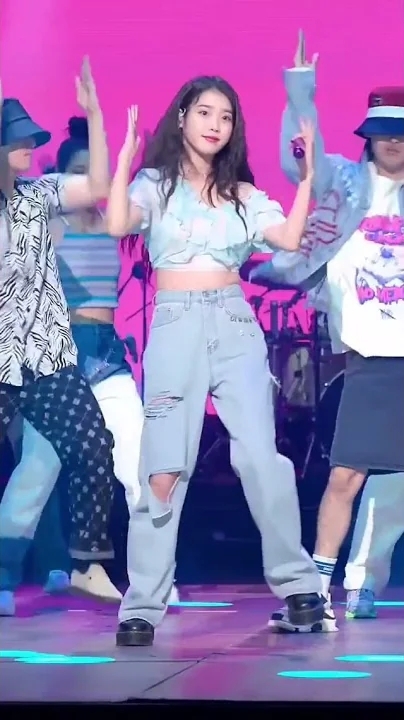 IUの最近の活動写真