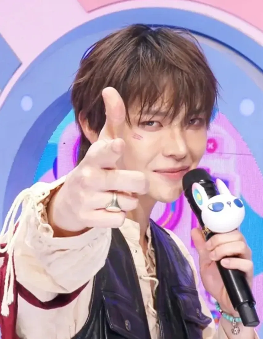 Recent activity shot of Nicholas (&TEAM)