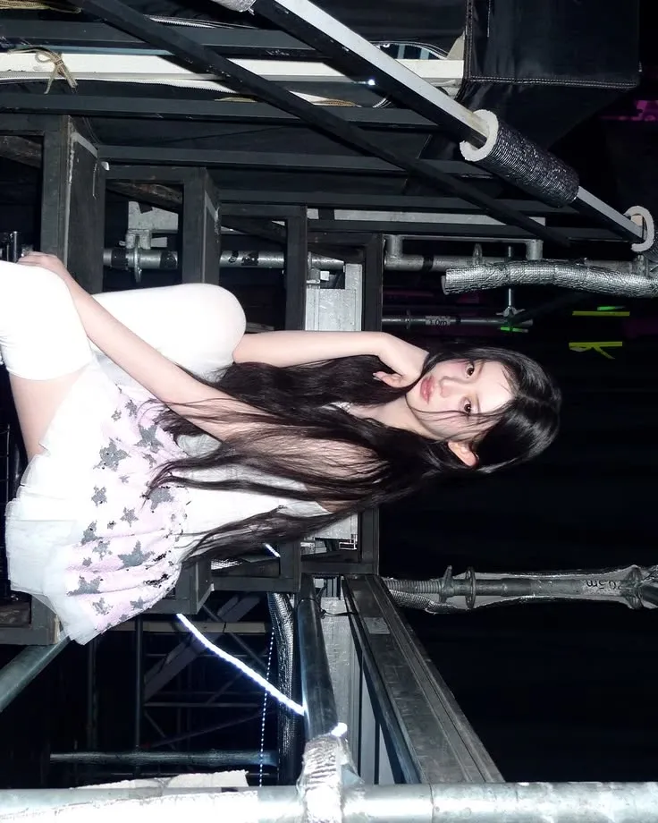 Latest photo of ILLIT